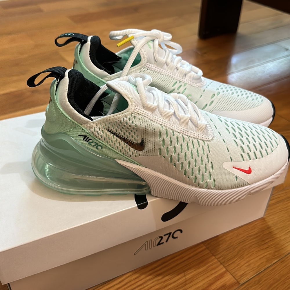 NWT Nike air270 mint & white